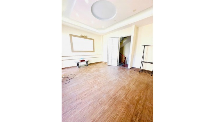 Bán nhà Lô góc, mặt ngõ, oto 4 chỗ qua cửa, 35m, 5 tầng, mặt tiền 5.2m!