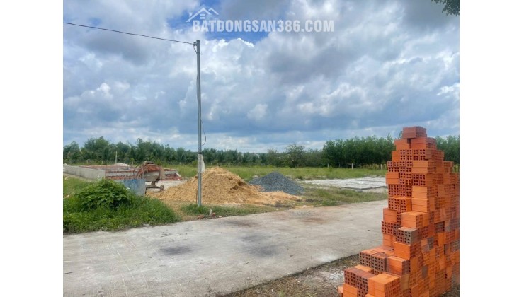 BÁN ĐẤT VIEW HỒ QUÁ ĐẸP MÀ GIÁ CỰC RẼ CHỈ 220TR VỊ TRÍ ĐẸP CÓ 102