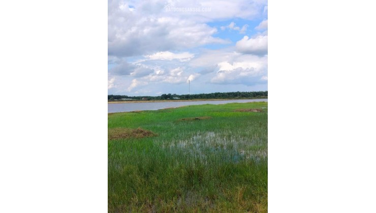 BÁN ĐẤT VIEW HỒ QUÁ ĐẸP MÀ GIÁ CỰC RẼ CHỈ 220TR VỊ TRÍ ĐẸP CÓ 102