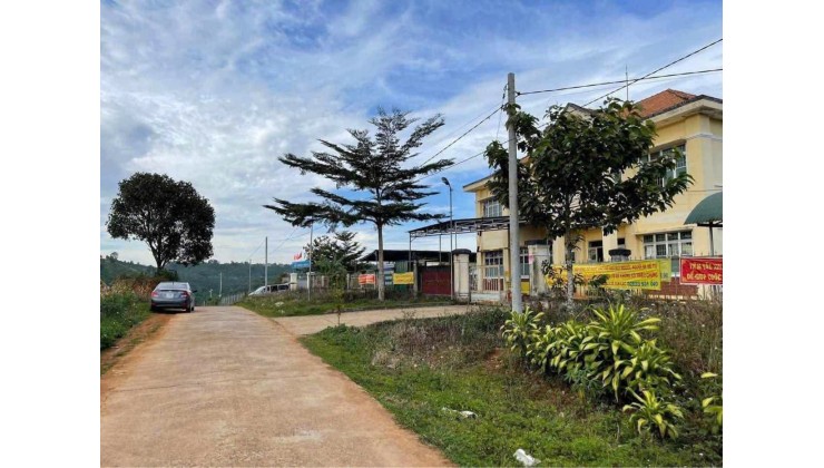 Cần bán lô đất 135m2 sẵn 96m2 thổ cư đối diện trạm y tế Tân Lạc