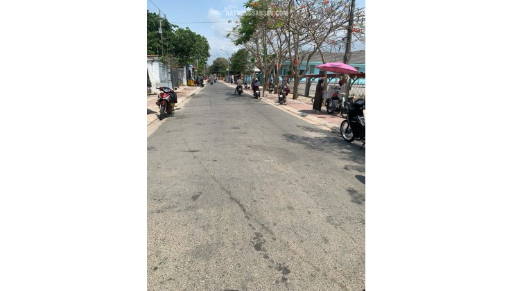 ĐẤT MT TẠI THỦ PHỦ DU LỊCH XÃ HỒ TRÀM TPHCM, 291M2 TC 235,9M2 SHR 5.1TỶ. LH:0914377376.