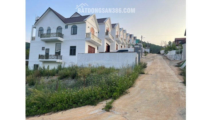 BÁN HOẶC CHO THUÊ BIỆT THỰ 420m2 - 3PN - SÁT DALAT, VIEW RỪNG THÔNG. LH:0909206662.