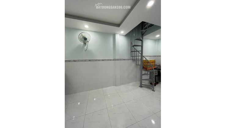Bán nhà Hồng Lạc, ngay Lạc Long Quân, trung tâm Tân Bình, 24m2 - 2 tầng, chỉ hơn 2 tỷ.