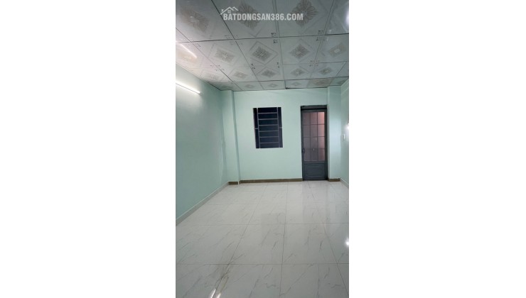 Bán nhà Hồng Lạc, ngay Lạc Long Quân, trung tâm Tân Bình, 24m2 - 2 tầng, chỉ hơn 2 tỷ.