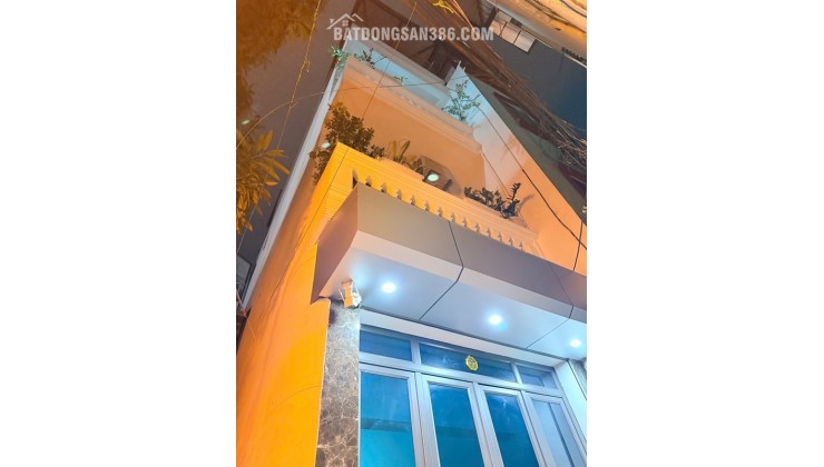 NHANH TAY! Nhà Lĩnh Nam 4 tầng, 30m2, nhỉnh 4 tỉ - Giá tốt nhất Hoàng Mai!