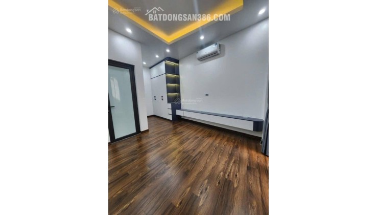 Bán nhà MP Trúc Khuê, Dt 50m2 x 6 Tầng, MT: 3.8m, Đường 15m, vỉa hè 5m, Tiện KD.