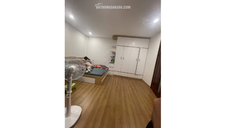 Bán nhà Ngọc Lâm- Long Biên 32m- nhỉnh 6 tỷ ( TL)