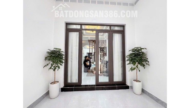 Bán nhà ngõ Nguyễn Thái Học, Đống Đa: 32m2 x 4 tầng, 4 ngủ, SĐCC, 5.6 tỷ