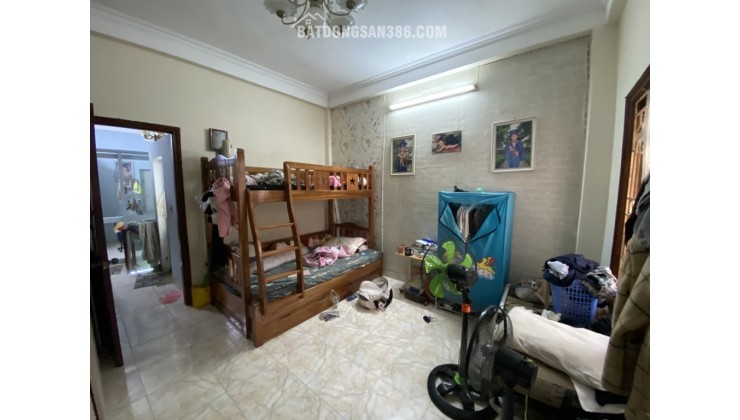 NHÀ TRUNG TÂM CẦU GIẤY GẦN PHỐ - VỊ TRÍ ĐẸP 50M RA PHỐ - NGÕ BA GÁC _ 5 TẦNG 6 NGỦ– 47M2 – 12 TỶ