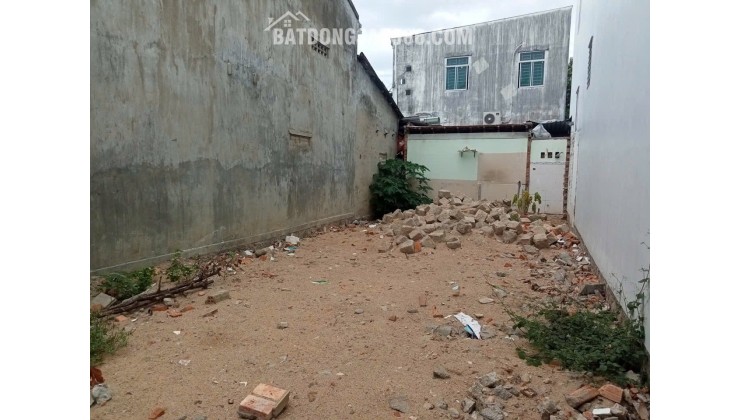 CẦN TIỀN BÁN GẤP ĐẤT HẼM LƯƠNG ĐÌNH CỦA, PHƯỜNG NGỌC HIỆP, SÁT KHU TÁI ĐỊNH CƯ NGỌC HIỆP . GIÁ RẺ TẶNG GIẤY PHÉP XÂY DỰNG
