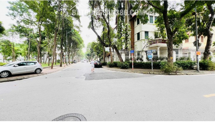 Biệt thự khu đô thị Việt Hưng, 240m x 4 tầng, mặt tiền 13m, khu vực cực sầm uất, kinh doanh ngày đêm