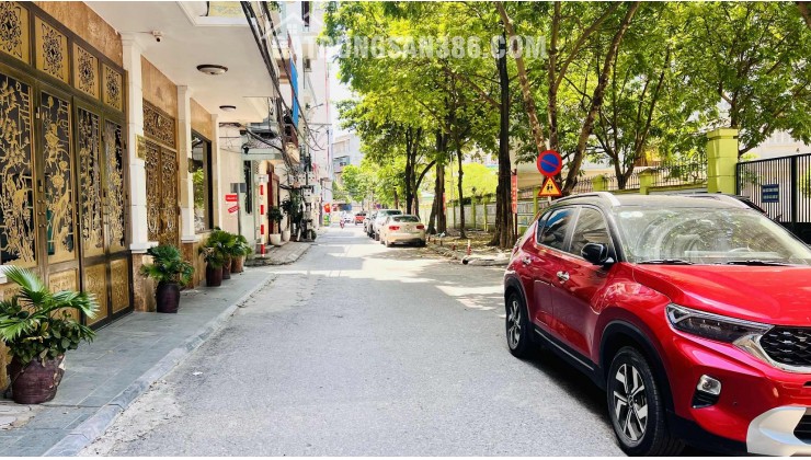 bán nhà Ngọc Lâm, 150m, mặt tiền 5.6m, nở hậu, vỉa hè, ôtô tránh
