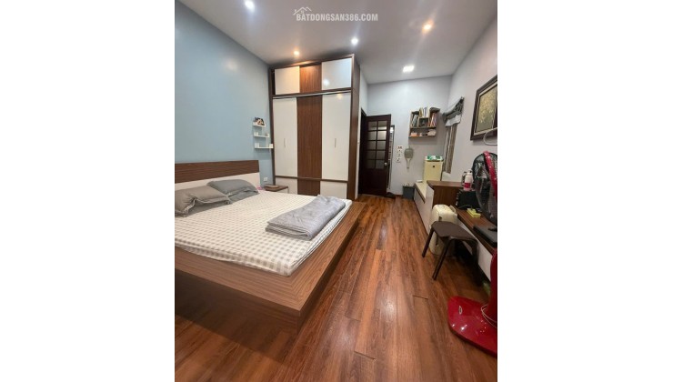 PHỐ CẦU GIẤY, NHÀ 4T ĐẸP DÂN XÂY, GẦN HỒ, Ô TÔ ĐỖ GẦN - 50M2, 11.6 TỶ