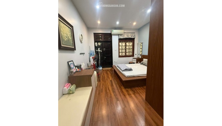 PHỐ CẦU GIẤY, NHÀ 4T ĐẸP DÂN XÂY, GẦN HỒ, Ô TÔ ĐỖ GẦN - 50M2, 11.6 TỶ