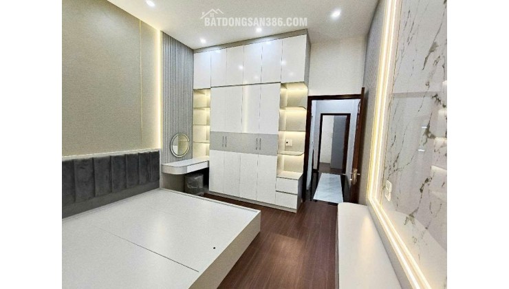 -Bán nhà Kim ngưu. Nhà đẹp ở ngay, gần ôtô -tặng full nội thất-khách chỉ việc xách vali về ở.