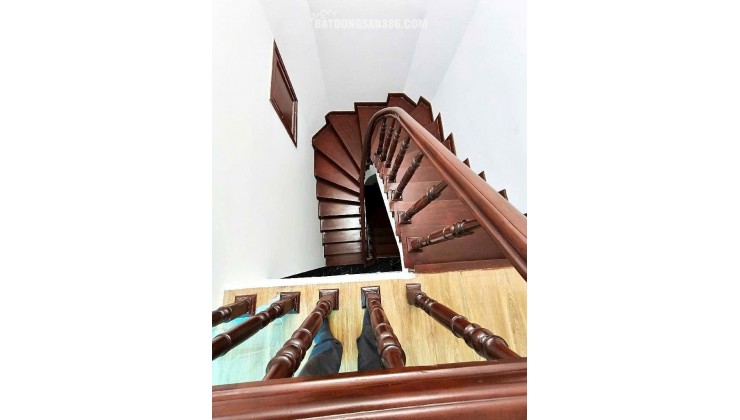 -Bán nhà Kim ngưu. Nhà đẹp ở ngay, gần ôtô -tặng full nội thất-khách chỉ việc xách vali về ở.