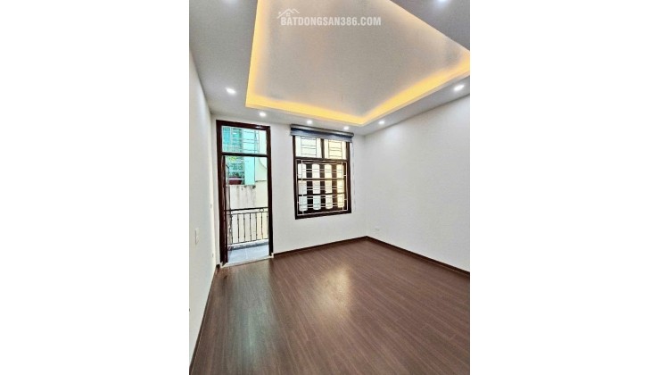 -Bán nhà Kim ngưu. Nhà đẹp ở ngay, gần ôtô -tặng full nội thất-khách chỉ việc xách vali về ở.
