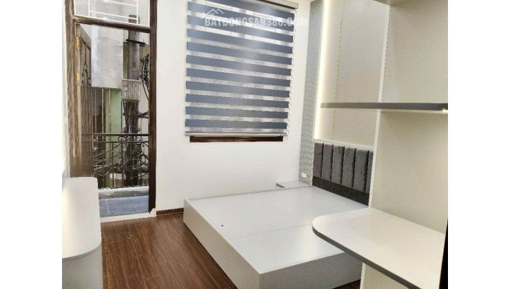-Bán nhà Kim ngưu. Nhà đẹp ở ngay, gần ôtô -tặng full nội thất-khách chỉ việc xách vali về ở.