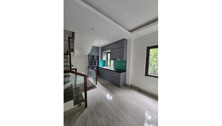 Bán nhà - Thạch Bàn Long Biên - Ở ngay thiết kế siêu đẹp - 30m2 - 6 tỉ hơn