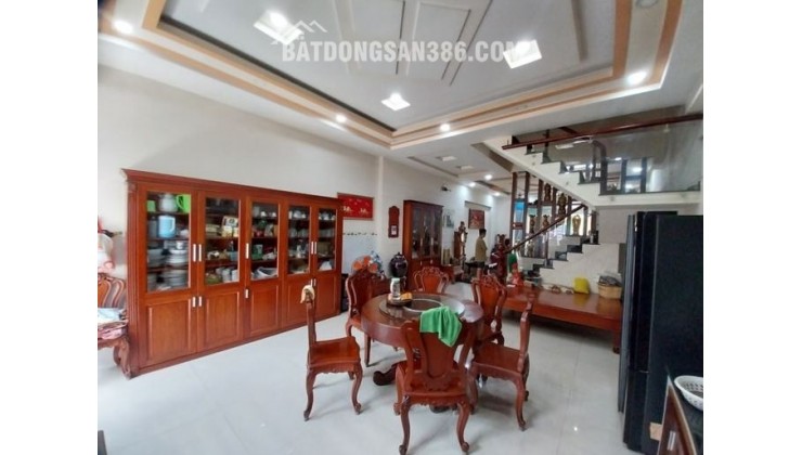QUẬN 12 - BÁN NHÀ 2 MẶT TIỀN, 4 TẦNG LẦU, - MẶT TIỀN ĐƯỜNG NHỰA,CÓ LỀ ĐƯỜNG - DIỆN TÍCH NGANG 5.5M,DÀI 18M