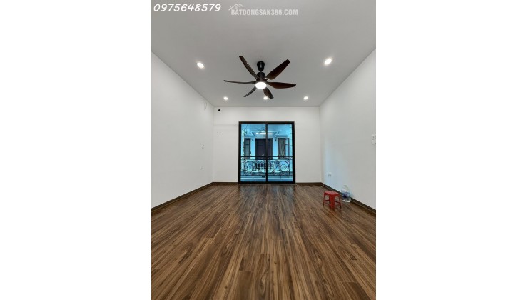 Bán nhà Nguyễn Khang 35m Gần phố Ô tô đỗ cửa Ở ngay