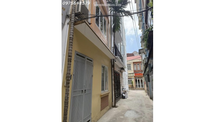 Bán nhà Nguyễn Khang 35m Gần phố Ô tô đỗ cửa Ở ngay