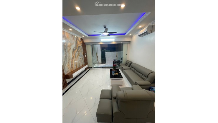 Bán nhà Phạm Văn Đồng 40m 6 tầng thang máy ngõ thông gần ô tô