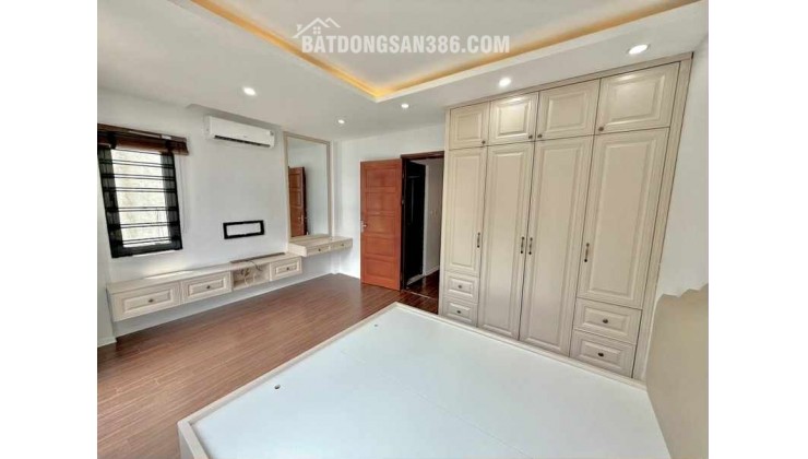 nhà đẹp lô góc Hồng Tiến, 45m x 5 tầng, mặt tiền 4.5m, gara ôtô, phân lô bàn cờ, ôtô chạy vòng quanh