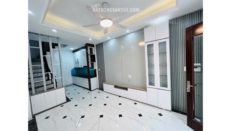 6,5 tỷ có nhà Phú Đô, lô góc 35m2, 5 tầng, dân xây