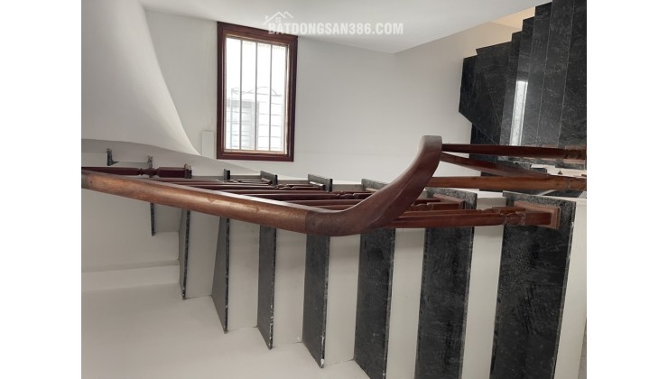Nhà Lê Quang Đạo, lô góc, dân xây 40m2, 5 tầng chỉ 7 tỷ