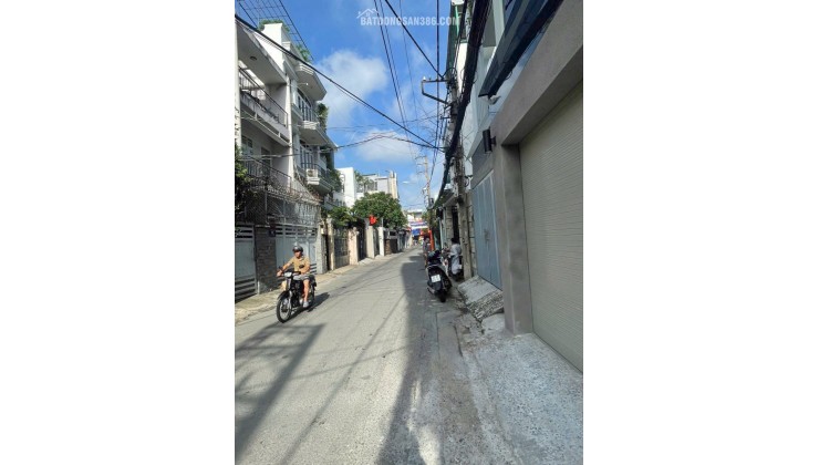 HXH Cửa Trước & Sau  - Vị Trí Đẹp . Tiện KD hay Kho Bãi .