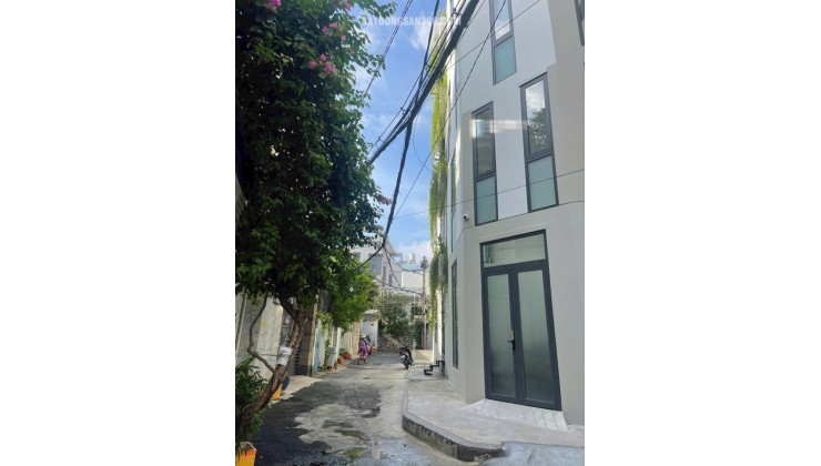 HXH Cửa Trước & Sau  - Vị Trí Đẹp . Tiện KD hay Kho Bãi .