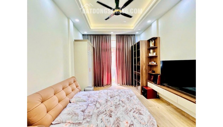 Nhà Quận 1- mặt tiền Phường Tân Định- xe hơi trong nhà 60m2 cao 3 Tầng NT sịn: 18 Tỷ. VŨ 0933910039