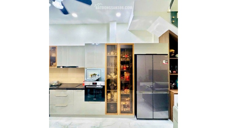 Nhà Quận 1- mặt tiền Phường Tân Định- xe hơi trong nhà 60m2 cao 3 Tầng NT sịn: 18 Tỷ. VŨ 0933910039