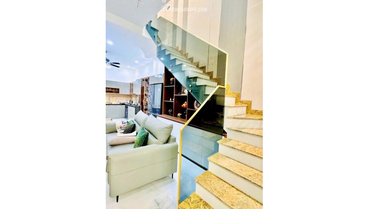 Nhà Quận 1- mặt tiền Phường Tân Định- xe hơi trong nhà 60m2 cao 3 Tầng NT sịn: 18 Tỷ. VŨ 0933910039