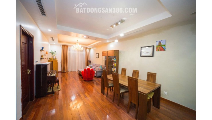 Căn to giá rẻ tại ROYAL CITY giá đẹp nhà tầng cao .