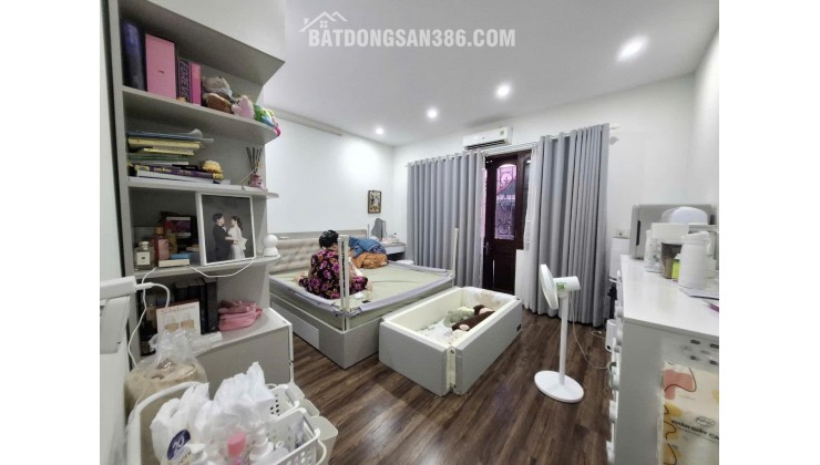 Nhà Trần Quốc Hoàn 60m2 x 4T x MT5m, PLô, ô tô, giá 21.8 tỷ