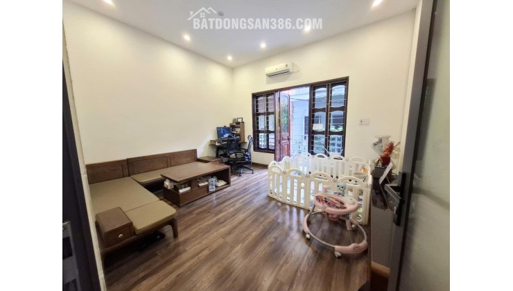 Nhà Trần Quốc Hoàn 60m2 x 4T x MT5m, PLô, ô tô, giá 21.8 tỷ