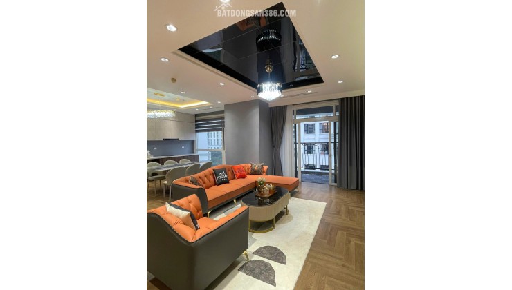 Bán Căn Hộ  Royal City 130m² – 2PN Rộng Rãi – View Đẹp – Tầng Cao – Hướng  Mát Mẻ