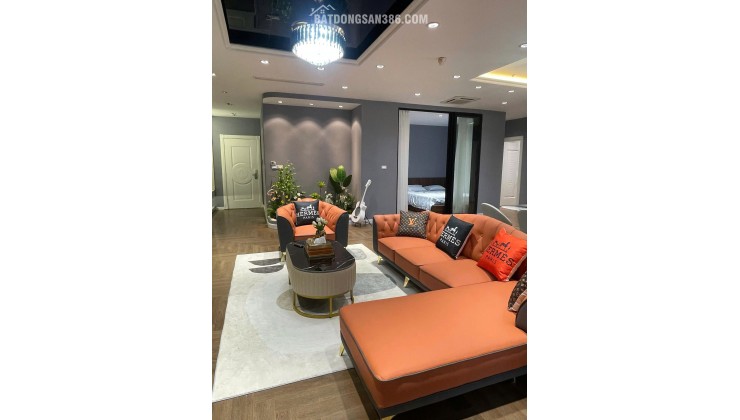 Bán Căn Hộ Cao Cấp Royal City R2 – 181m² – Tầng Thấp – 4PN – Ban Công Tây Nam – Đông Nam