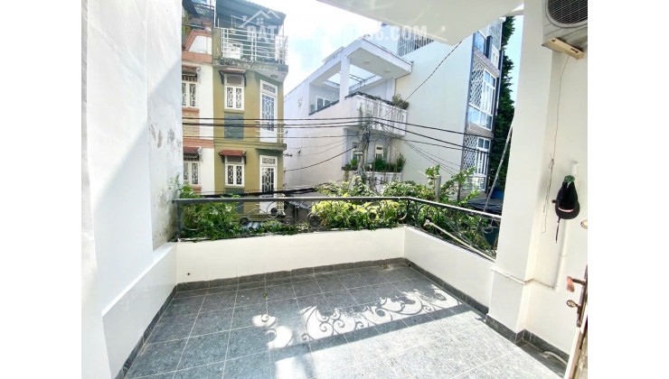22 Triệu: nguyên căn XE HƠI TRONG NHÀ- Hoàng Hoa Thám- 3 Tầng 4 Phòng- Bếp & 4 Máy Lạnh. 0933910039