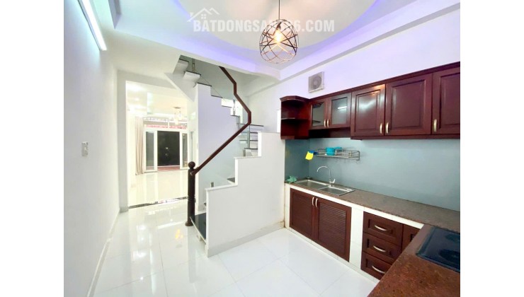 22 Triệu: nguyên căn XE HƠI TRONG NHÀ- Hoàng Hoa Thám- 3 Tầng 4 Phòng- Bếp & 4 Máy Lạnh. 0933910039