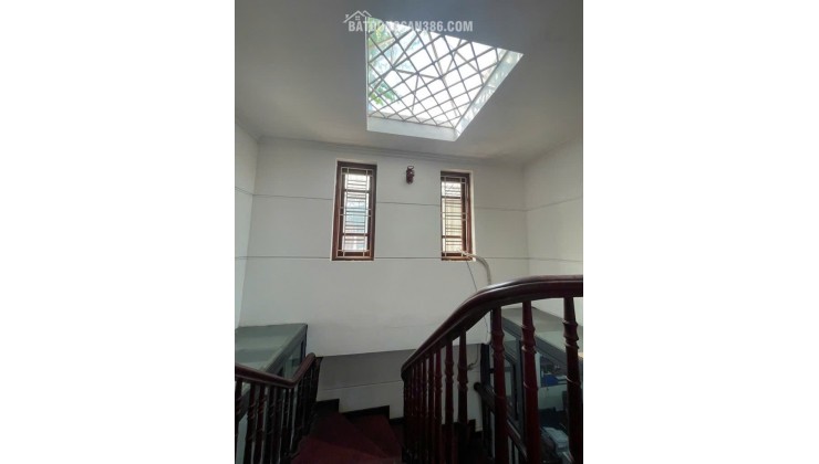 Bán nhà phố Phan Đình Phùng, Quán Thánh DT 42m2, 5 tầng khu phân lô dân trí, KD tốt, 0975775374