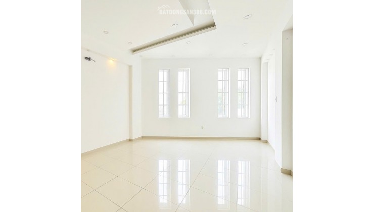 35 Triệu: thuê nguyên căn Quận 1 TRẦN KHÁNH DƯ- xe hơi trong nhà- 5m Ngang 5 tầng nhiều cửa sổ lớn