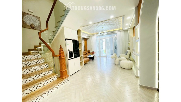 VILLA AN CƯ LẠC NGHIỆP TẠI QUẬN 7 - VUÔNG VỨC, NGANG LỚN HIẾM CÓ - 8.8 Tỷ