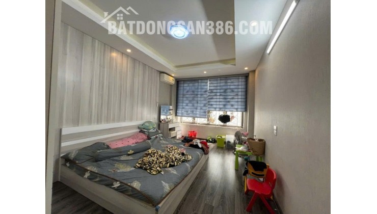 BÁN NHÀ BỒ ĐỀ LONG BIÊN Ô TÔ 7 CHỖ VÀO NHÀ