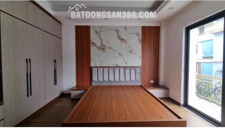 Bán tòa 6 tầng phố An Dương Vương, Tây Hồ, sát phố, ngõ ô tô, view sông Hồng, 33m, 7.8 tỷ.