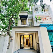 Hẻm oto thông Bình Thạnh gần VC Hàng xanh 
, 50m2 - có 3 phòng ngủ đủ nội thất , giá 7 tỷ 450 TLHẻm oto thông Bình Thạnh gần VC Hàng xanh 
, 50m2 -