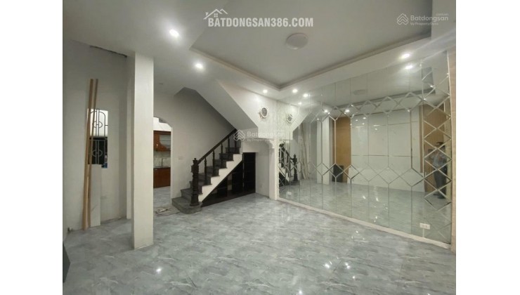 Bán nhà Mặt Phố Nguyễn Văn Cừ, DT 198m2, XD 3 Tầng, MT 7,5m – Nở Hậu thoáng sau, Tiện KD