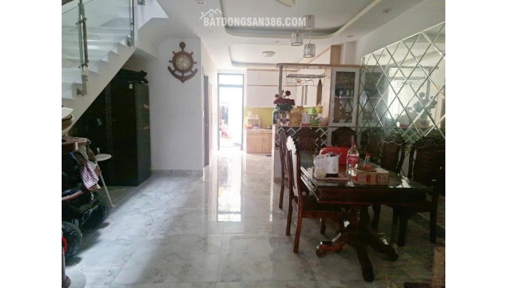 Chính chủ bán nhà 3 tầng kiên cố, rộng rãi – vị trí đẹp đường Huỳnh Tấn Phát, Quận 7